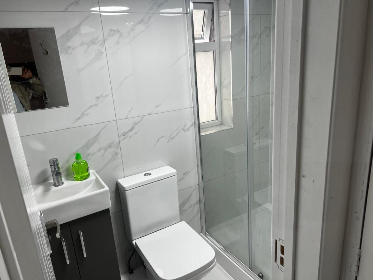 Good Priced Single Rooms In Hayes Northolt  Exterior photo